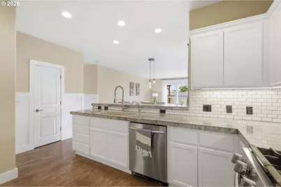 1046 Green Meadows Ave, Junction City, OR 97448 - Photo 12