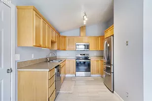 453 N 11th St, Saint Helens, OR 97051 - Photo 8