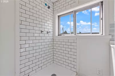 325 NW 2nd Ave, Kelso, WA 98626 - Photo 18