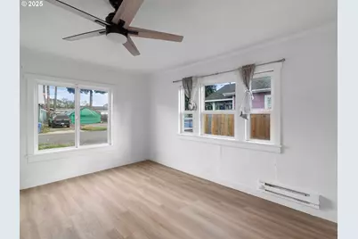 325 NW 2nd Ave, Kelso, WA 98626 - Photo 4