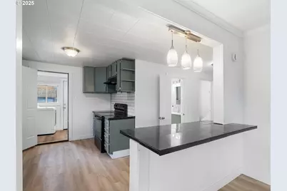 325 NW 2nd Ave, Kelso, WA 98626 - Photo 6