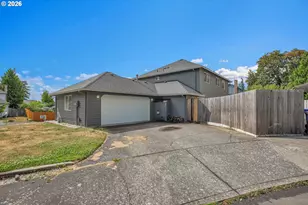 1802 NW Bella Vista Ave, Gresham, OR 97030 - Photo 2