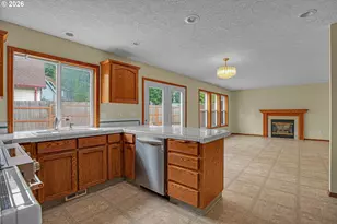 1802 NW Bella Vista Ave, Gresham, OR 97030 - Photo 8