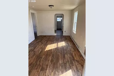 220 NE 3rd St, Hermiston, OR 97838 - Photo 2