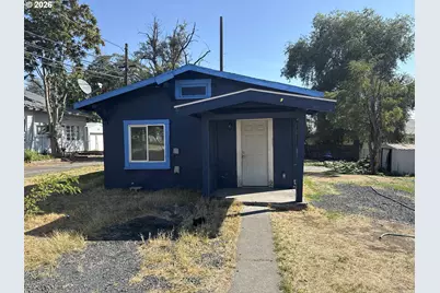 220 NE 3rd St, Hermiston, OR 97838 - Photo 1