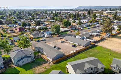 351 40th St, Springfield, OR 97478 - Photo 20