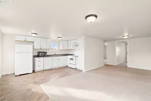 709 SW 16th St, Pendleton, OR 97801 - Photo 2