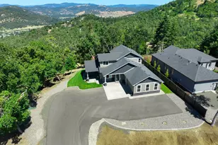 1062 Southridge Wy, Roseburg, OR 97470 - Photo 1