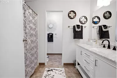655 NE Burnett Rd #15, McMinnville, OR 97128 - Photo 16