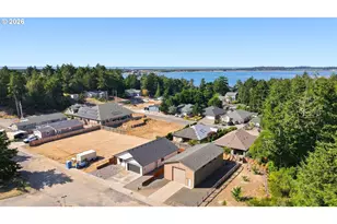 768 Division Ave, Coos Bay, OR 97420 - Photo 42