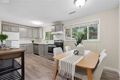 609 SE 137th Ave, Portland, OR 97233 - Photo 8