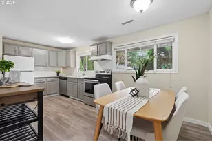 609 SE 137th Ave, Portland, OR 97233 - Photo 8