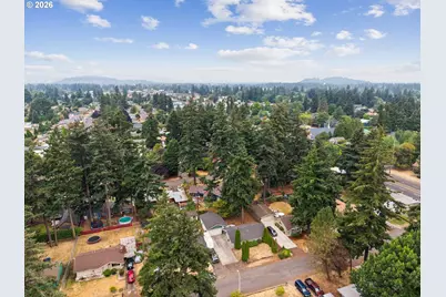 609 SE 137th Ave, Portland, OR 97233 - Photo 2