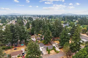 609 SE 137th Ave, Portland, OR 97233 - Photo 2