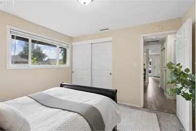 609 SE 137th Ave, Portland, OR 97233 - Photo 18