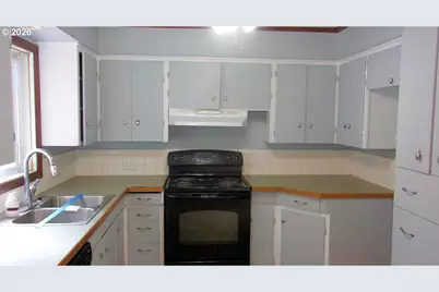 944 5th St, Lyons, OR 97358 - Photo 2