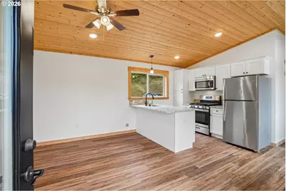 1836 Hazel Dell Rd, Castle Rock, WA 98611 - Photo 4