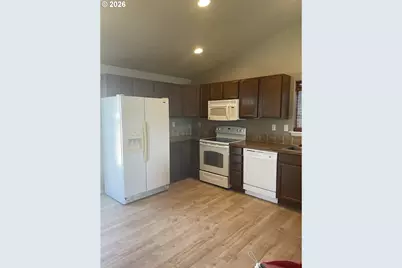 371 Bridgeport Ave, Umatilla, OR 97882 - Photo 2