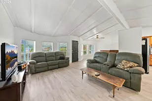 3801 Krohn Ln, Roseburg, OR 97471 - Photo 6