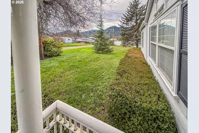 125 Rose Ave, Myrtle Creek, OR 97457 - Photo 4