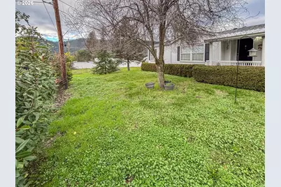 125 Rose Ave, Myrtle Creek, OR 97457 - Photo 2