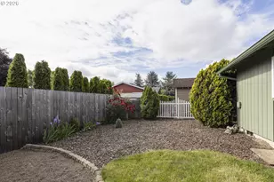 1020 45th Ave NE, Salem, OR 97301 - Photo 8