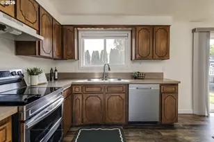 1020 45th Ave NE, Salem, OR 97301 - Photo 12