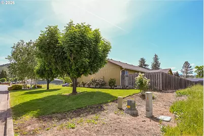 335 Weaver Ave, Myrtle Creek, OR 97457 - Photo 18