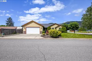 335 Weaver Ave, Myrtle Creek, OR 97457 - Photo 1