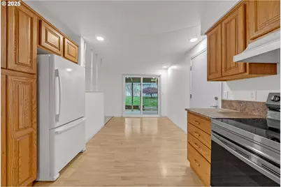 654 NW Bryant Ct, Dallas, OR 97338 - Photo 10