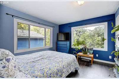 10107 SE Tibbetts Ct, Portland, OR 97266 - Photo 14