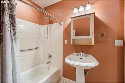 8026 SW Pine St, Portland, OR 97223 - Photo 34