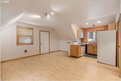 8026 SW Pine St, Portland, OR 97223 - Photo 32