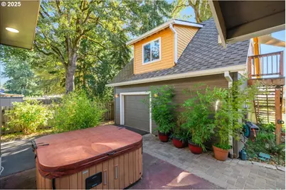8026 SW Pine St, Portland, OR 97223 - Photo 36