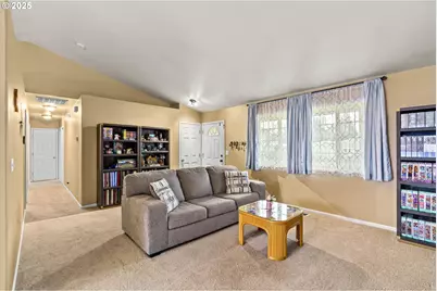 2966 NE Douglas Ave, Roseburg, OR 97470 - Photo 6