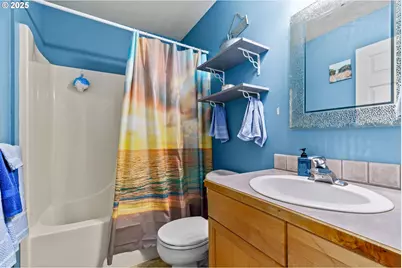 2966 NE Douglas Ave, Roseburg, OR 97470 - Photo 12