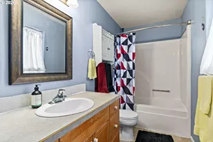 2966 NE Douglas Ave, Roseburg, OR 97470 - Photo 18