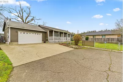 2966 NE Douglas Ave, Roseburg, OR 97470 - Photo 4