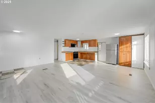 3289 Ash St, Hubbard, OR 97032 - Photo 6