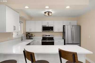605 E Foothills Dr, Newberg, OR 97132 - Photo 10