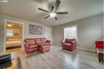 385 N 6th St, Saint Helens, OR 97051 - Photo 6