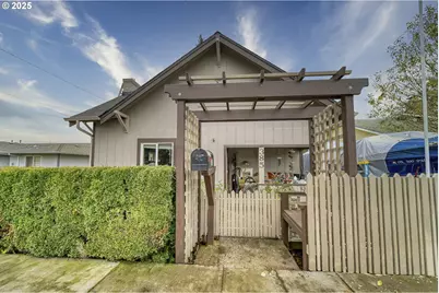 385 N 6th St, Saint Helens, OR 97051 - Photo 2