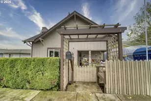 385 N 6th St, Saint Helens, OR 97051 - Photo 2