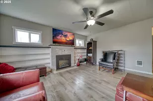 385 N 6th St, Saint Helens, OR 97051 - Photo 4