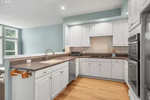 1239 SW Gaines St, Portland, OR 97239 - Photo 8
