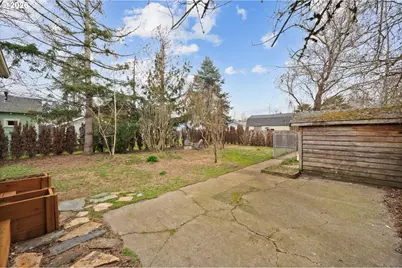 1207 E 11th St, Newberg, OR 97132 - Photo 20