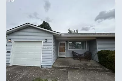 2207 Oregon Ct, Woodburn, OR 97071 - Photo 2
