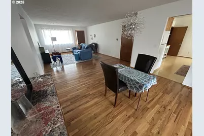 2207 Oregon Ct, Woodburn, OR 97071 - Photo 4