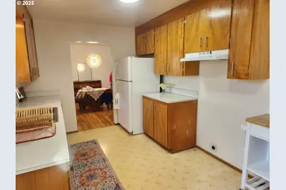 2207 Oregon Ct, Woodburn, OR 97071 - Photo 8