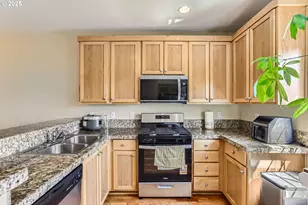 18485 SW Stepping Stone Dr, Beaverton, OR 97003 - Photo 6